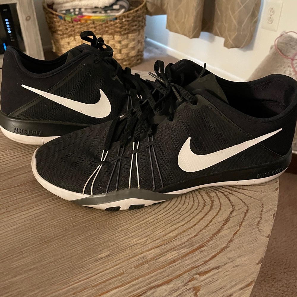 Nike free TR 6 sneakers!